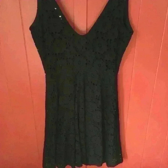 You are not alone black lace dress - Picture 4 of 8